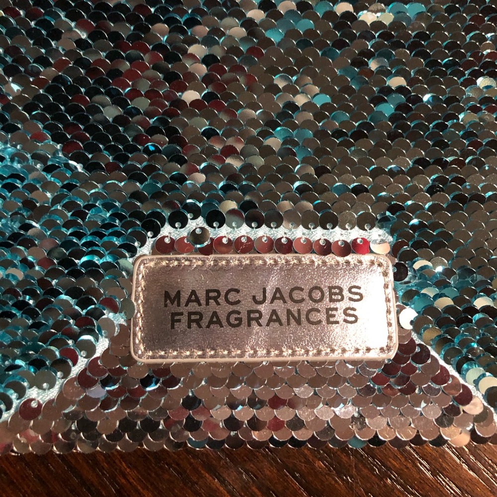 MARK JACOBS FRAGRANCES
Cosmetic Bags & Cases - Picture 3 of 12